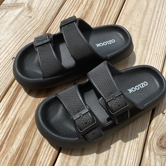 UNISEX Black Slip On Sandals/Slides Size W-6-7/ M-4.5-5.5 - Picture 8 of 9